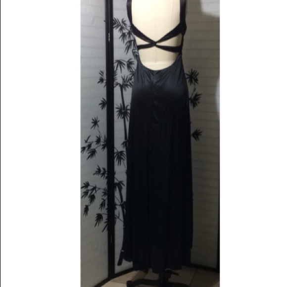 Black strap gown by Windsor - Picture 2 of 8